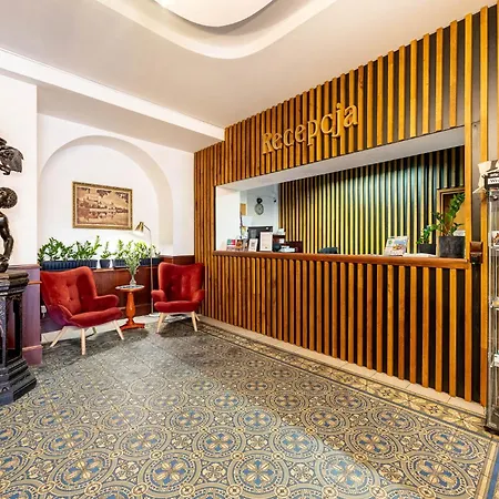 罗特哈斯酒店 3*