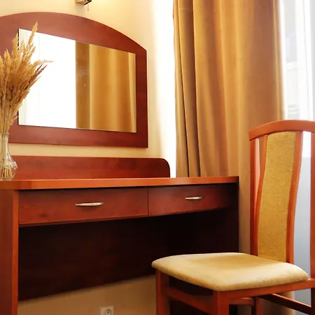 罗特哈斯酒店 酒店